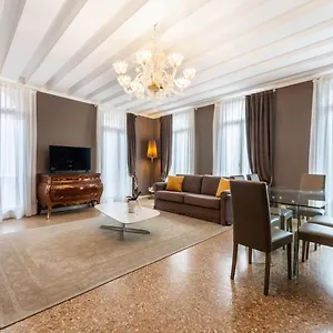 https://san-teodoro-palace-luxury-apartments.hotelinveneto.com